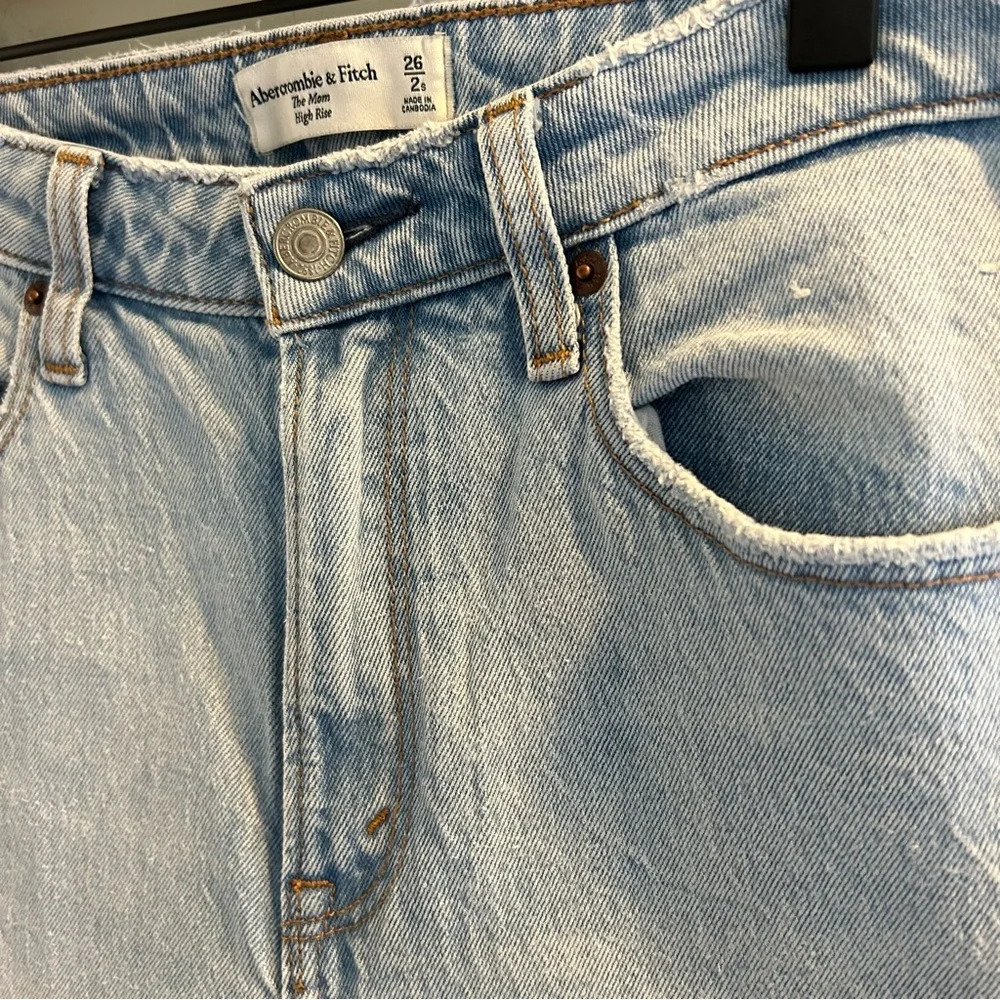 Abercrombie & Fitch Curve Love High Rise Mom Jean Womens Size 26 Short Light - Picture 4 of 9